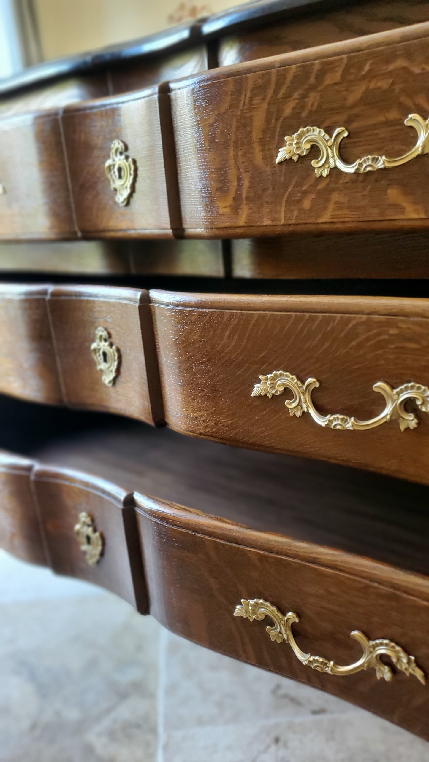 Meuble vasque en chêne massif style Louis XV