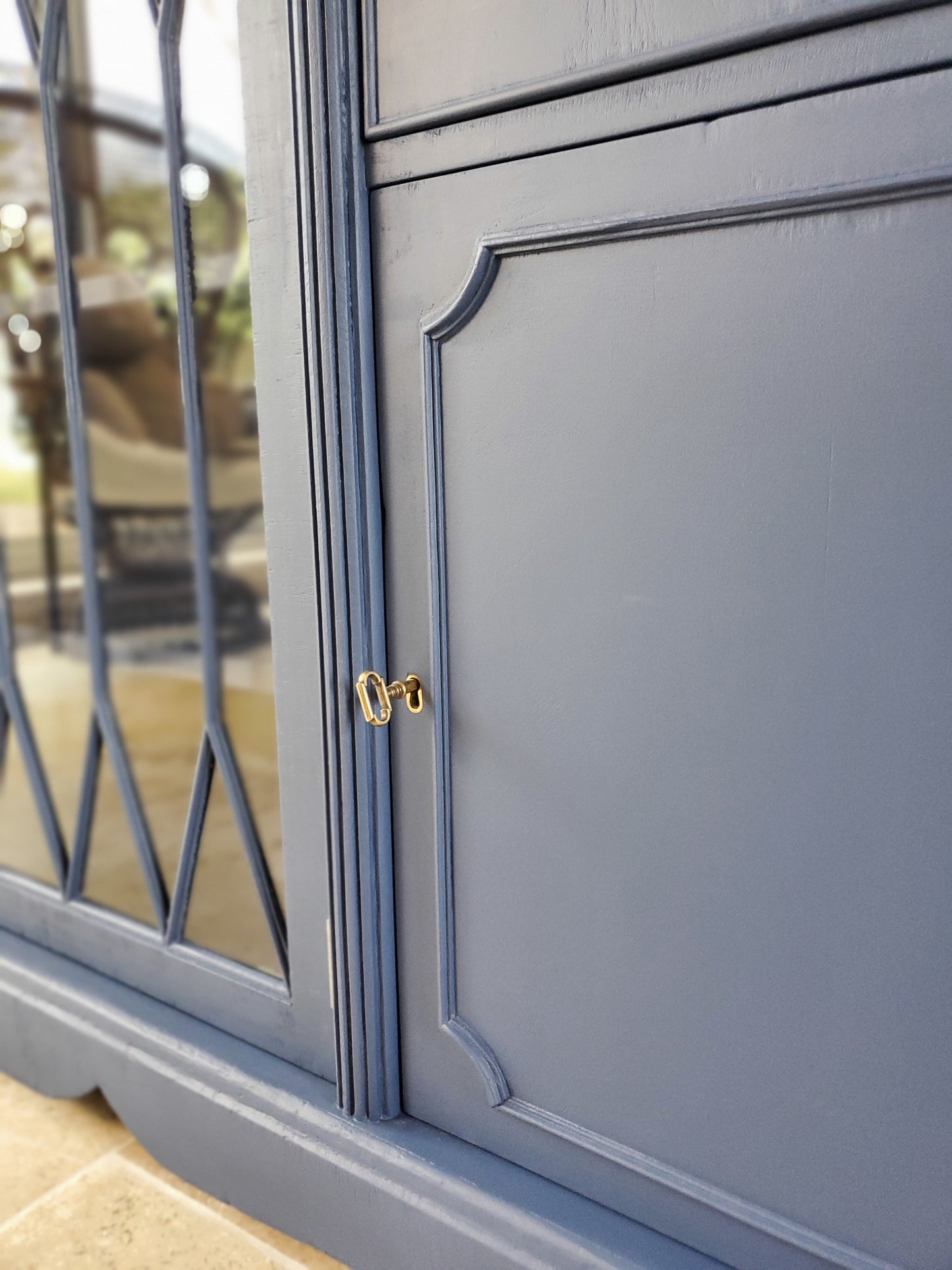 Buffet anglais bleu profond