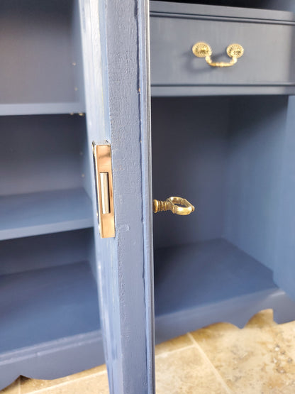 Buffet anglais bleu profond