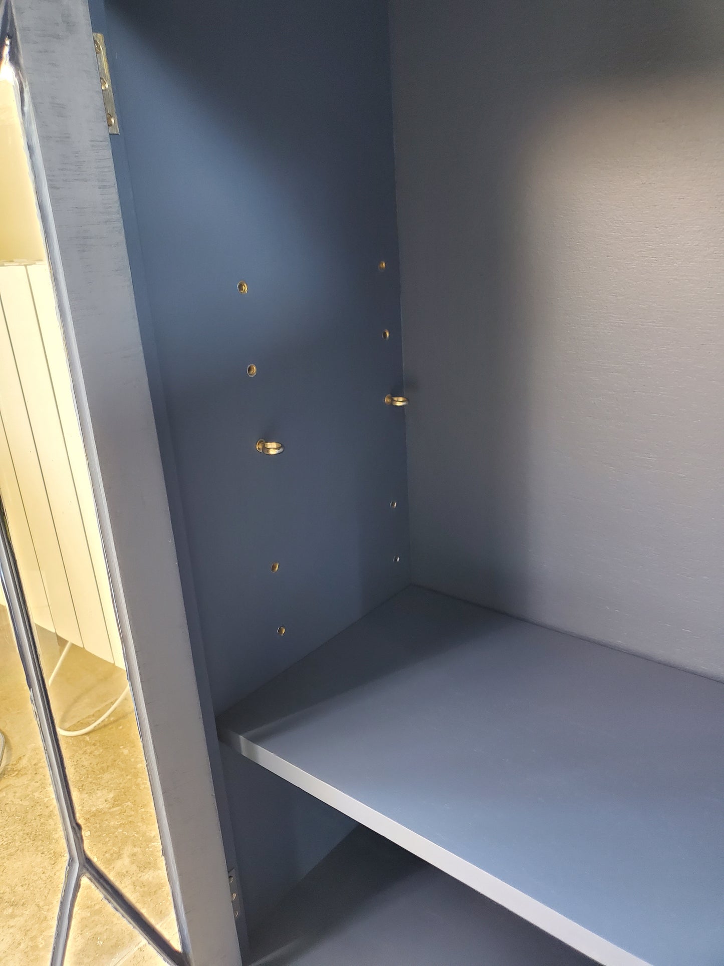 Buffet anglais bleu profond