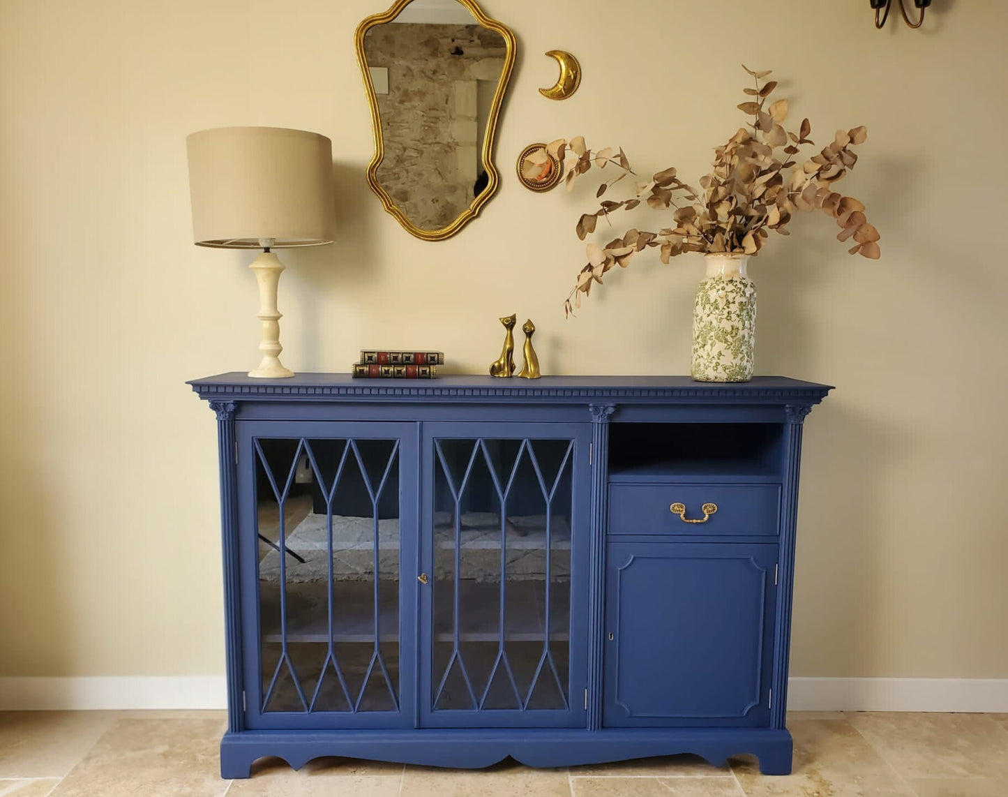 Buffet anglais bleu profond