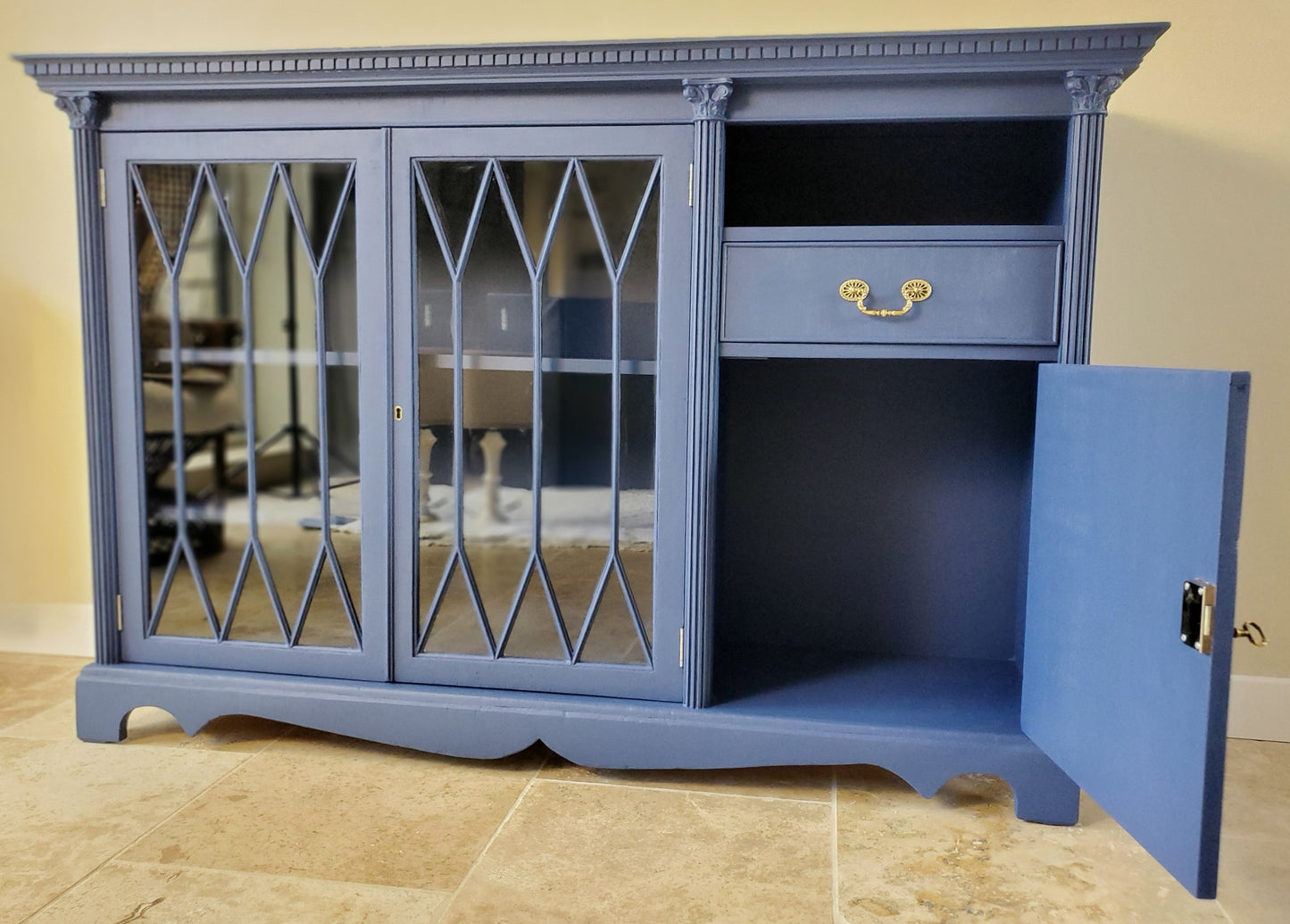 Buffet anglais bleu profond