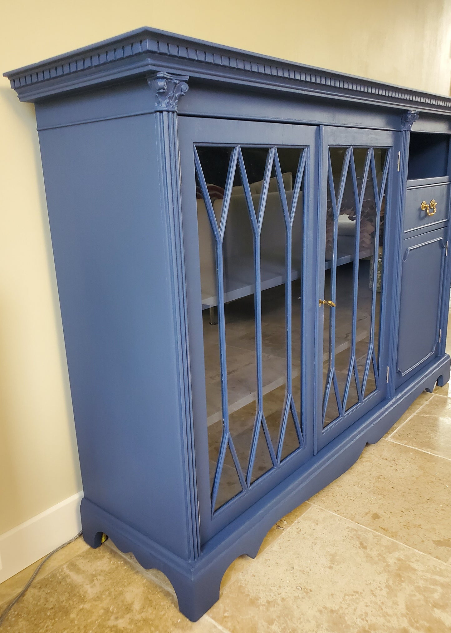 Buffet anglais bleu profond