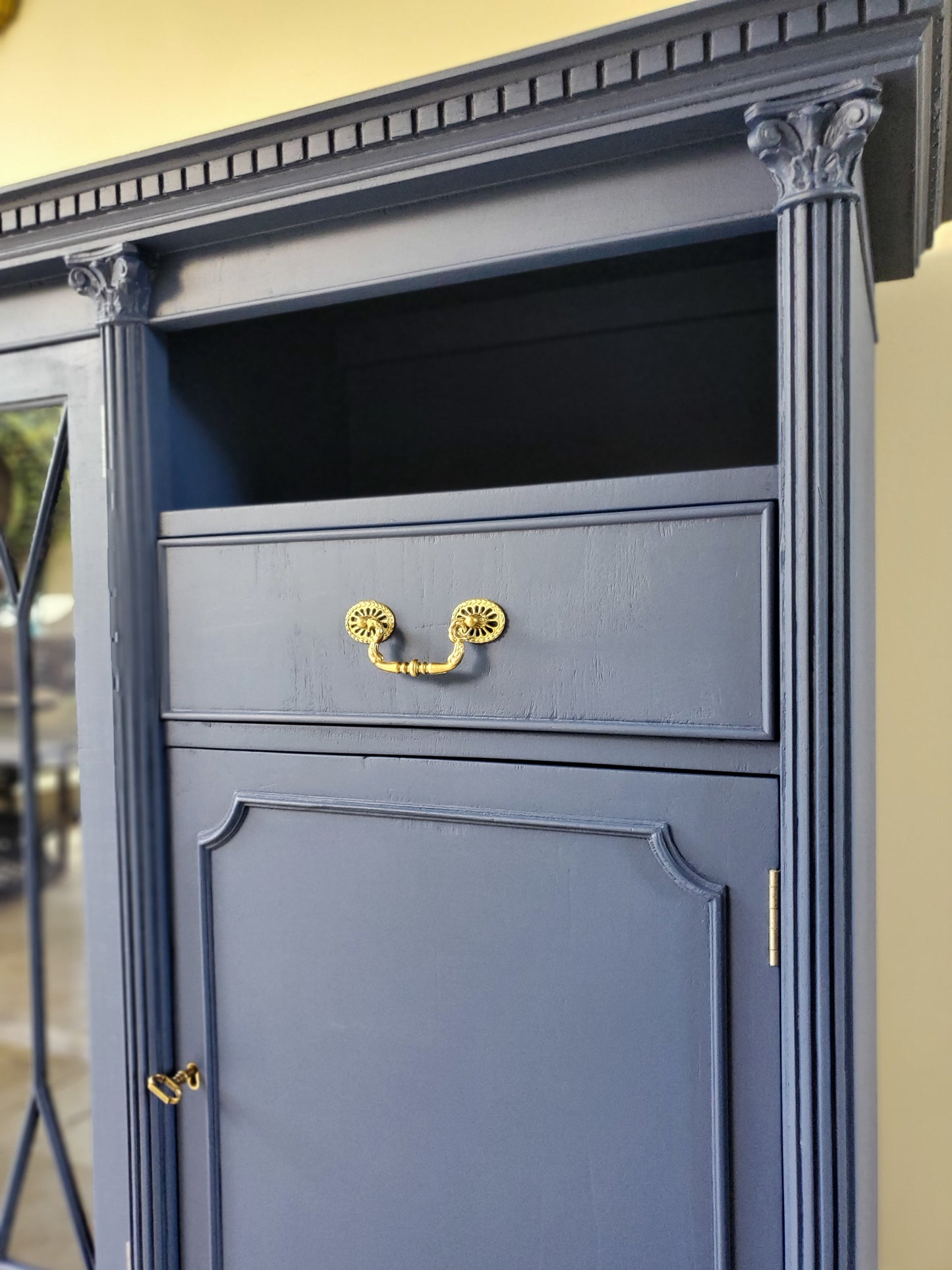 Buffet anglais bleu profond