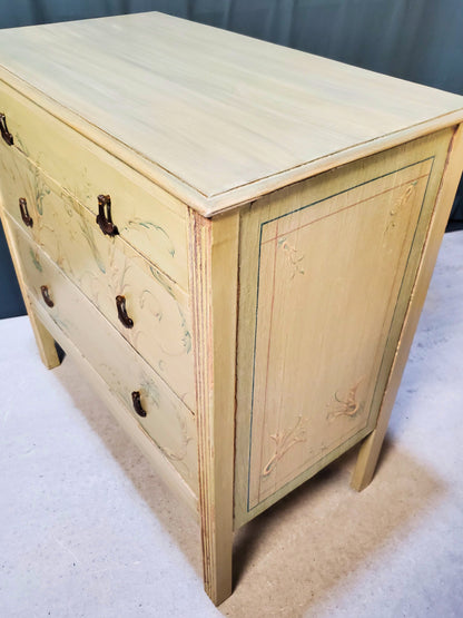 Commode peinte signée BCM HL