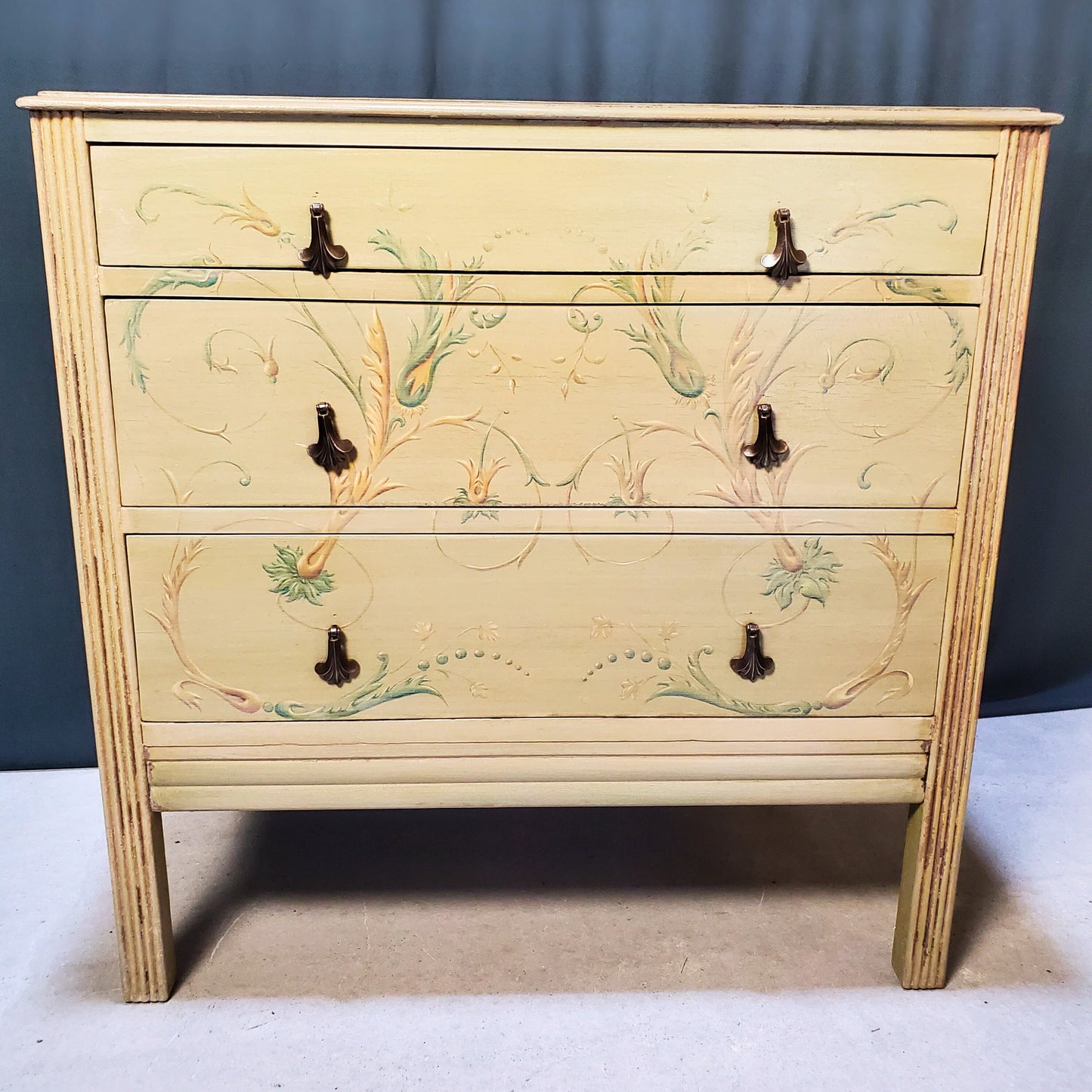 Commode peinte signée BCM HL